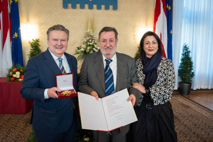 v.l.n.r.: Bürgermeister Michael Ludwig, Walter Obermaier, Kulturstadträtin Veronica Kaup-Hasler © Stadt Wien